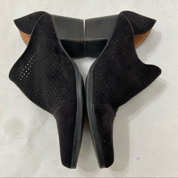 QUPID BLACK LOW HEEL ANKLE LASER CUT BOOTIES - Picture 12 of 13